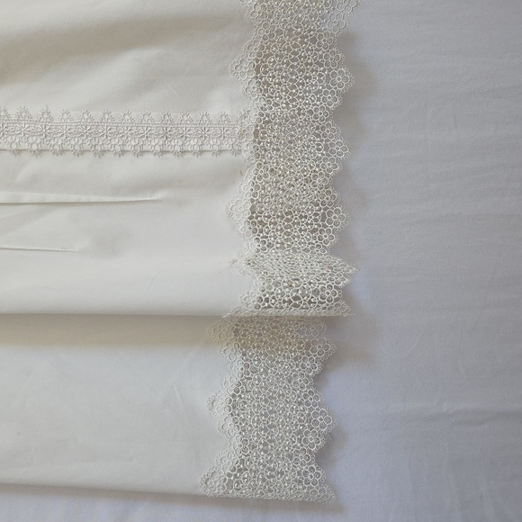 Elie Tahari White Dress w/Lace, Sequins, Rhinestones & Bead Accents. Size 2 - Picture 11 of 13